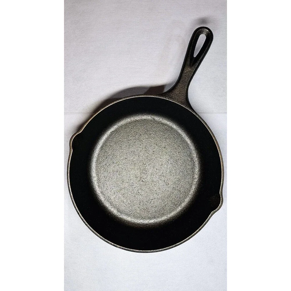 Cracker Barrel Cast Iron Skillet 8 inch Seasoned double pour great condition
